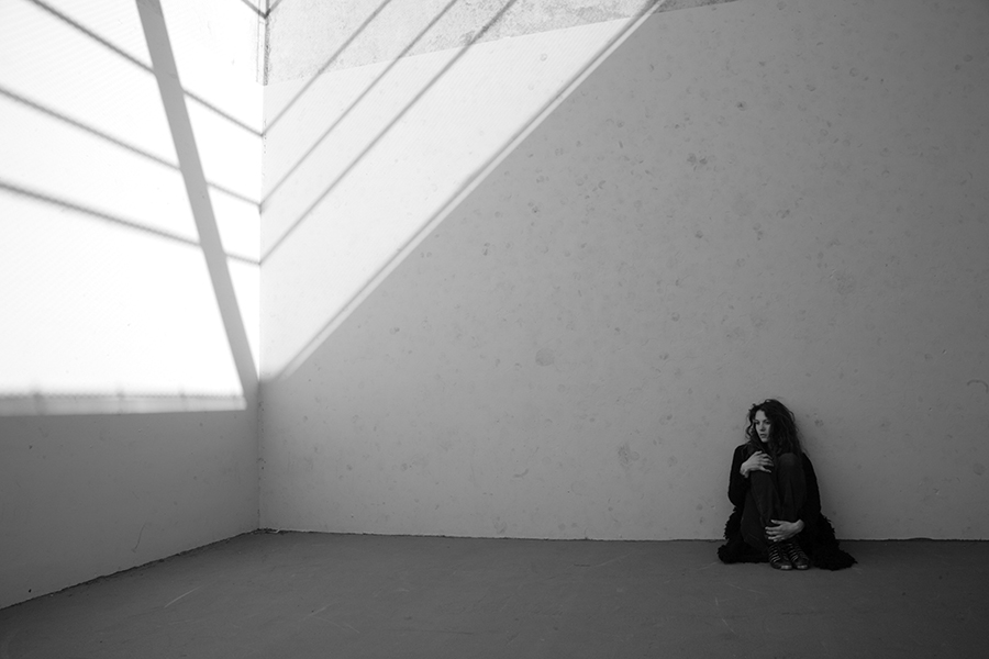 http://www.ellemmphotography.com/Images/Portraits/Virginia_Worley/VW_7705_BW_Small.jpg